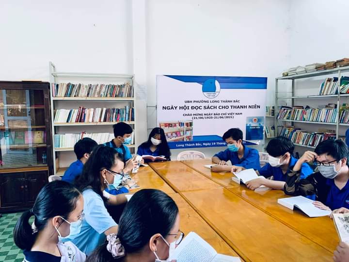 Đoàn  phường Long Thành Bắc tổ chức ngày hội đọc sách cho thanh niên.